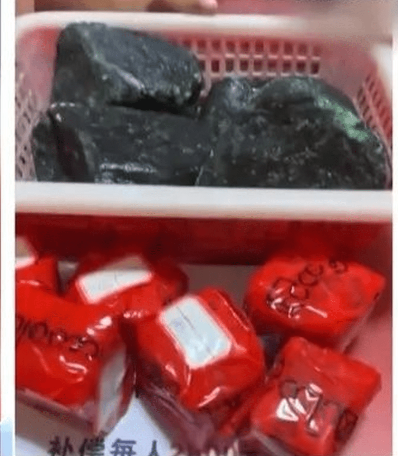 直播間以免費石頭吸引粉絲;另一批則是要付費購買的石頭,以有機會開出翡翠原石手法詐騙。 直播間以免費石頭吸引粉絲;另一批則是要付費購買的石頭,以有機會開出翡翠原石手法詐騙。