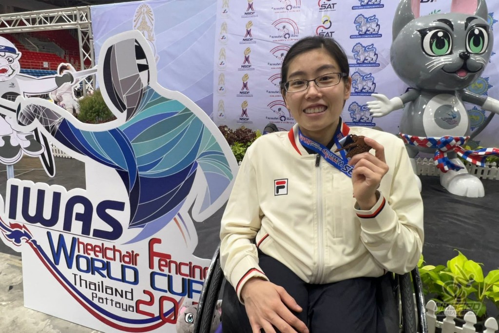 女將湯雅婷在IWAS輪椅劍擊世界盃泰國春武里站B級重劍個人賽摘銅。香港傷殘人士體育協會圖片
