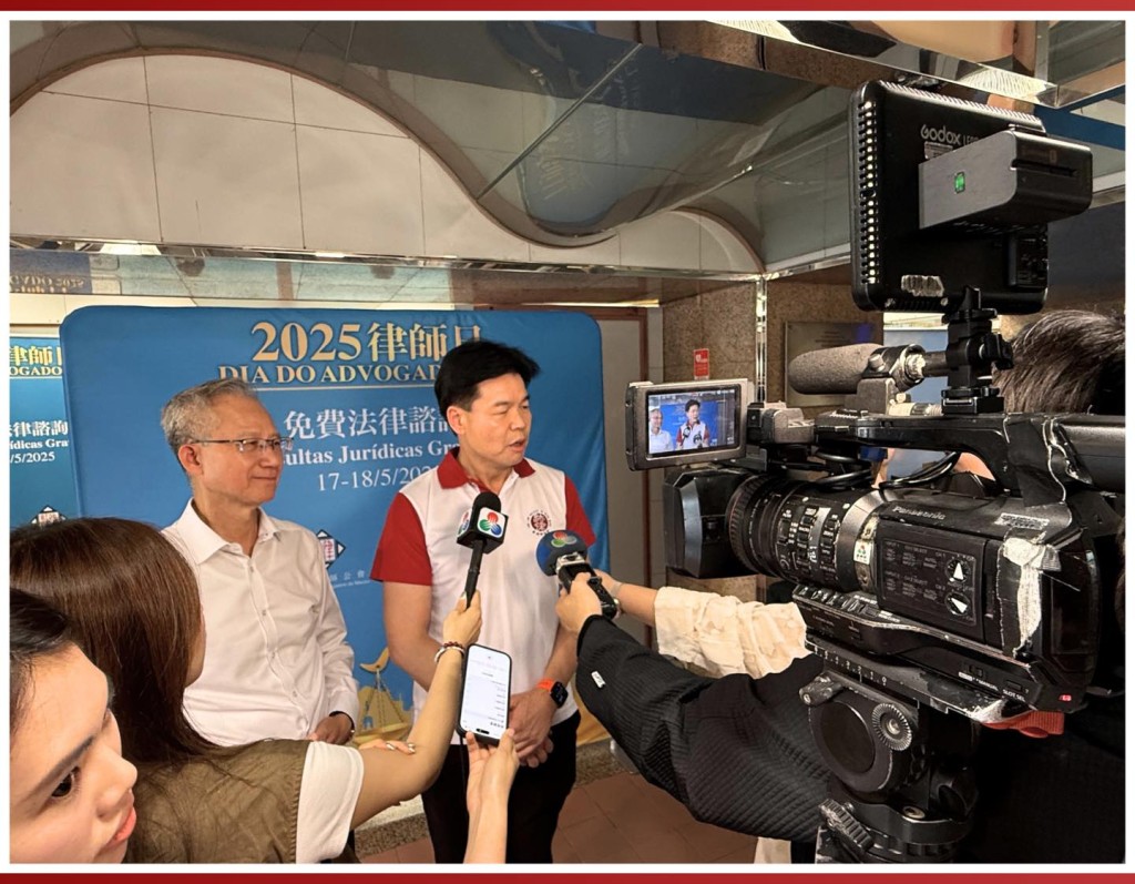 湯文龍於活動期間接受澳門傳媒訪問。香港律師會fb 湯文龍於活動期間接受澳門傳媒訪問。香港律師會fb
