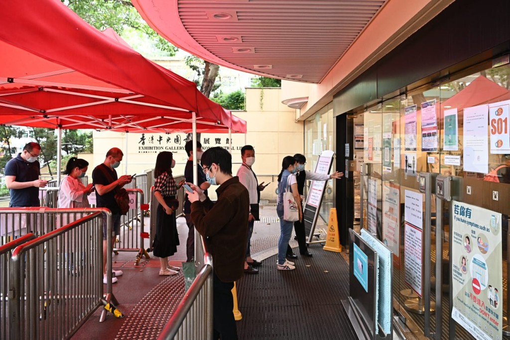 市民前往接種科興疫苗。