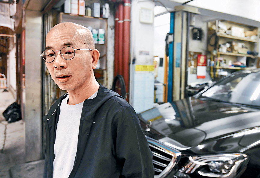 車房東主鄧先生表示，電動車電池壽命約10年，車主寧願換車，故不看好電動車維修市場。