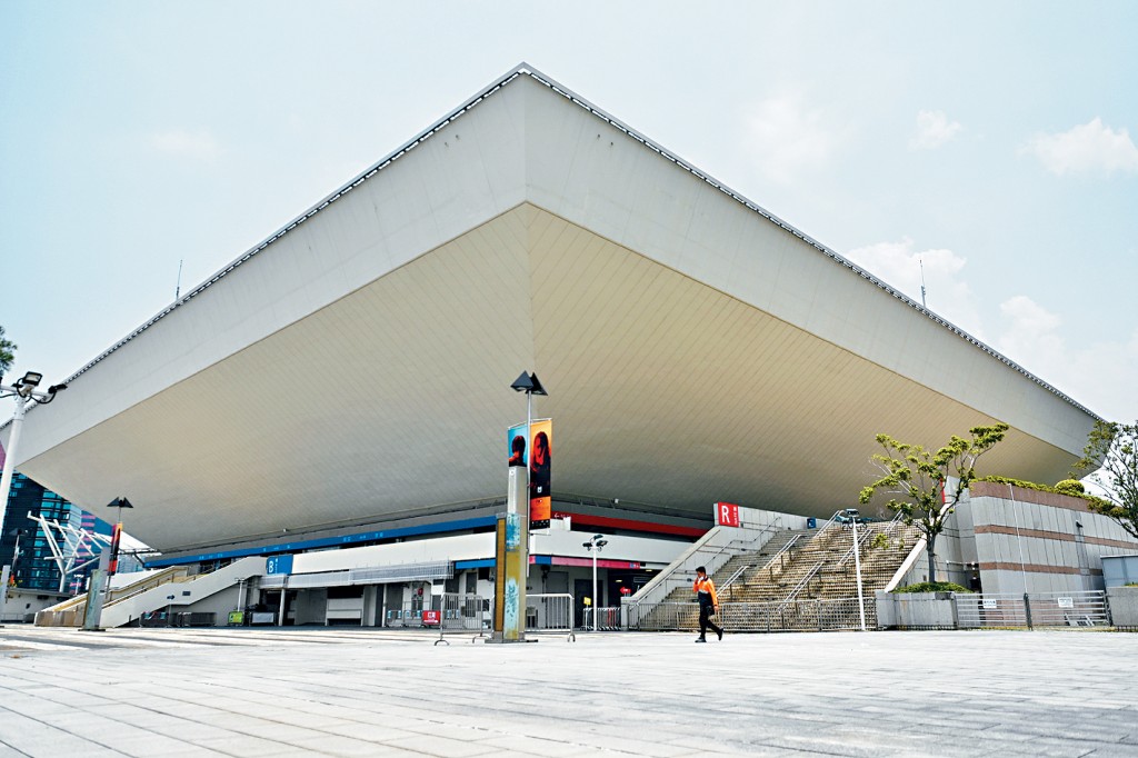 羅淑佩表示,當局已完成檢視本港表演場地的預訂政策及機制,決定更宏觀地重塑不同表演場地定位,包括考慮改變紅館定位。
