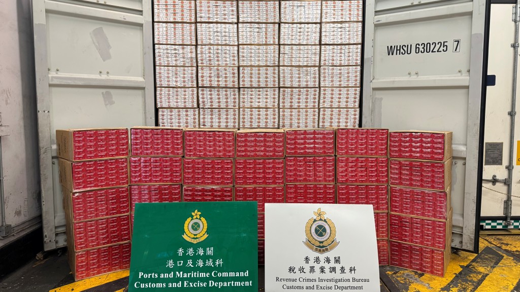 星港海關合作打擊海路私煙 檢2.6億元貨拘5男