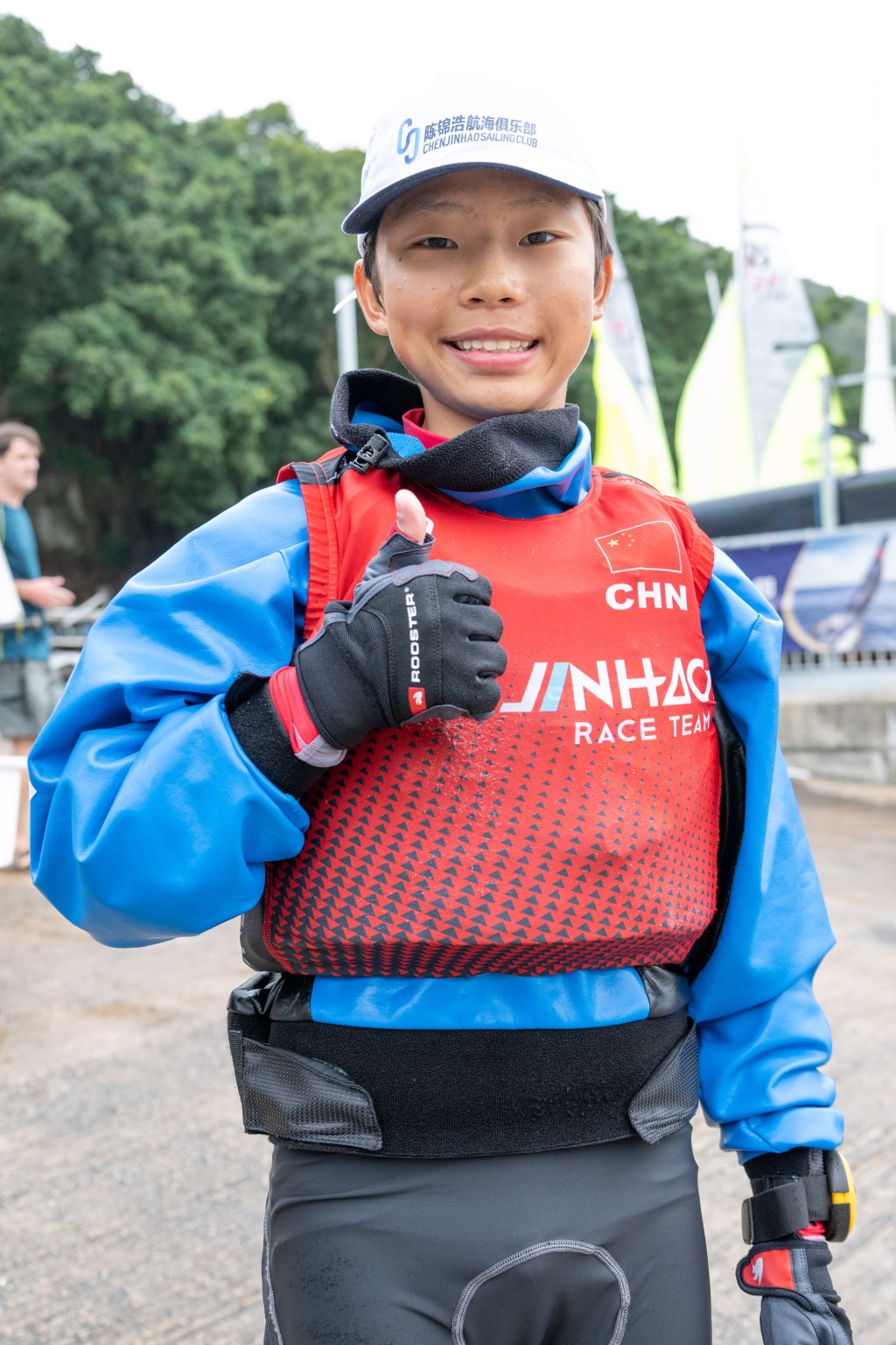 全國樂天小帆船運動員排名第二，年僅14歲的李泓熹在樂天型帆船公開組以第6名畢業，比去年排名40的成績大躍進。