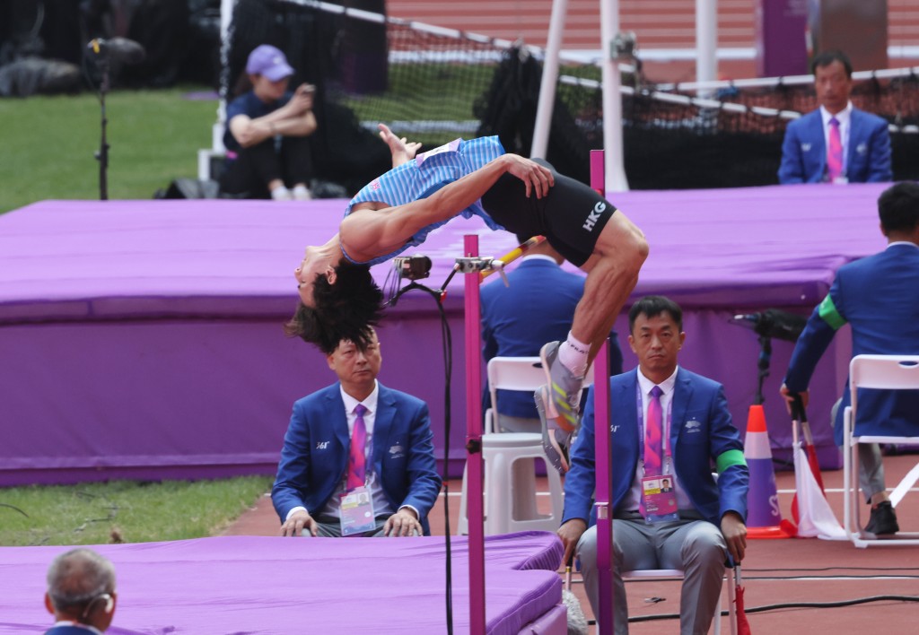 跳高選手祈尊康，在資格賽以2米10獲總排名第13名。 徐嘉華杭州傳真
