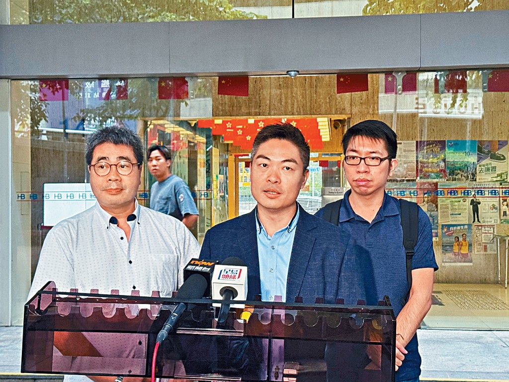 (中)工聯會副理事長、權益委員會主任丘燿誠在會議中要求平台按《僱員補償條例》提升保障額、設立最低單價、處理跨區接單問題。