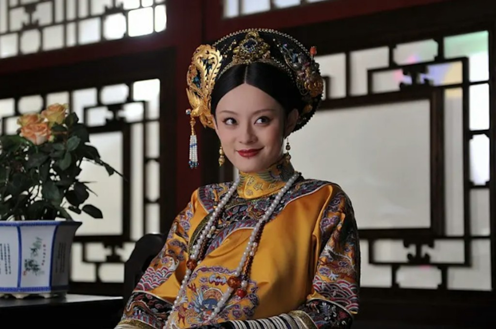 孫儷憑宮鬥劇《後宮甄嬛傳》紅遍中港台三地,事業登上另一個高峰。 孫儷憑宮鬥劇《後宮甄嬛傳》紅遍中港台三地,事業登上另一個高峰。