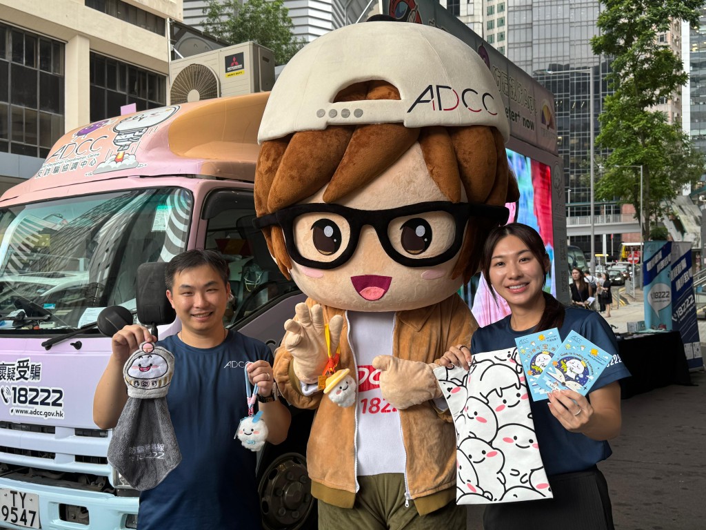方將本月定為「防騙月」，並安排「乖巧寶寶」防騙宣傳車走訪全港各區，提升市民及學生的防騙意識。麥鍵瀧攝