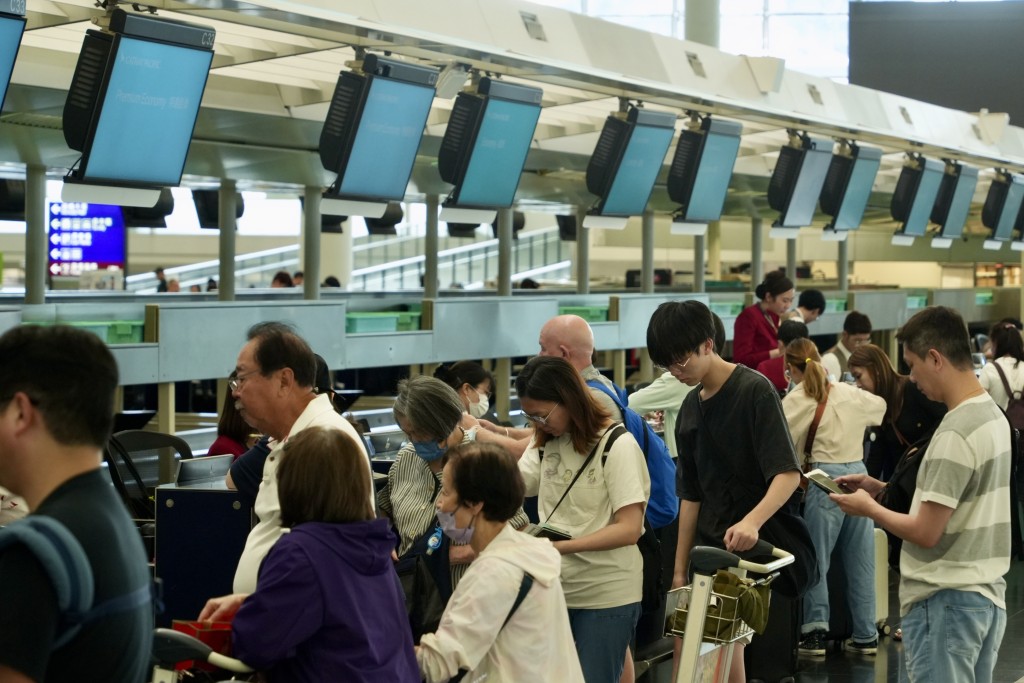 机管局又指，今年上半年机场客运量跃升52.8%至2530万人次。资料图片