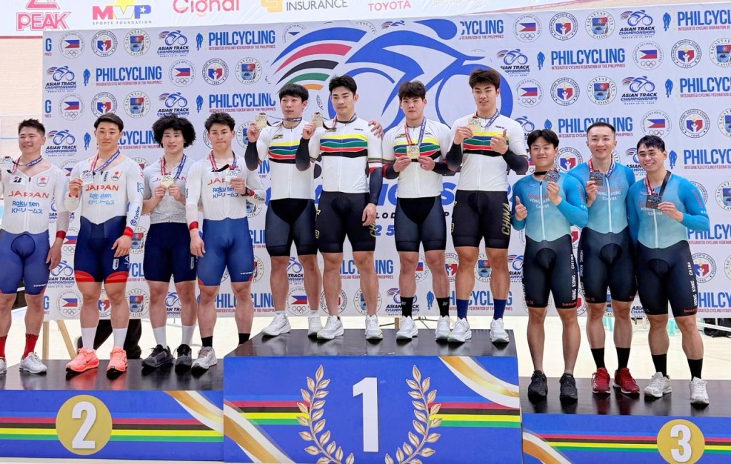 香港男子團體爭先賽隊代表首奪亞錦賽銅牌,功臣包括翁浚皓(右一起)、杜棹熙及莫沚駿。香港單車總會圖 香港男子團體爭先賽隊代表首奪亞錦賽銅牌,功臣包括翁浚皓(右一起)、杜棹熙及莫沚駿。香港單車總會圖