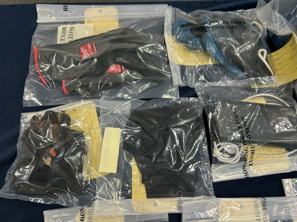 警方檢獲疑犯衣著。