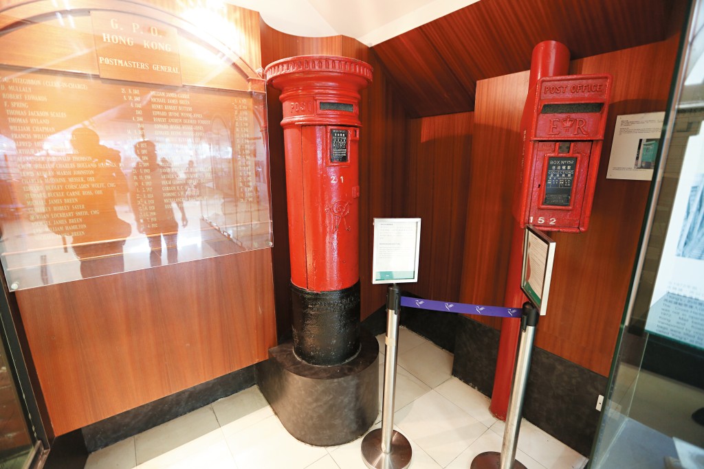 紅色郵筒保存在中環香港郵政總局內展出。資料圖片