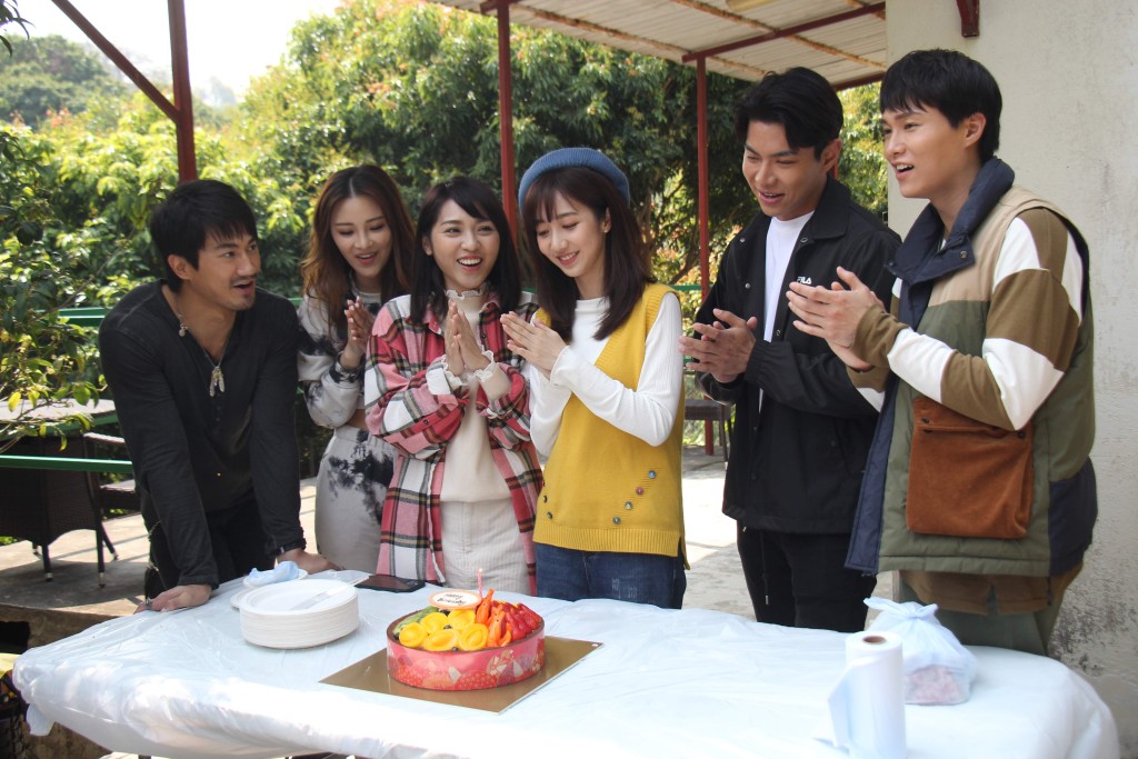 拍攝時眾人為何依婷慶祝27歲生日。