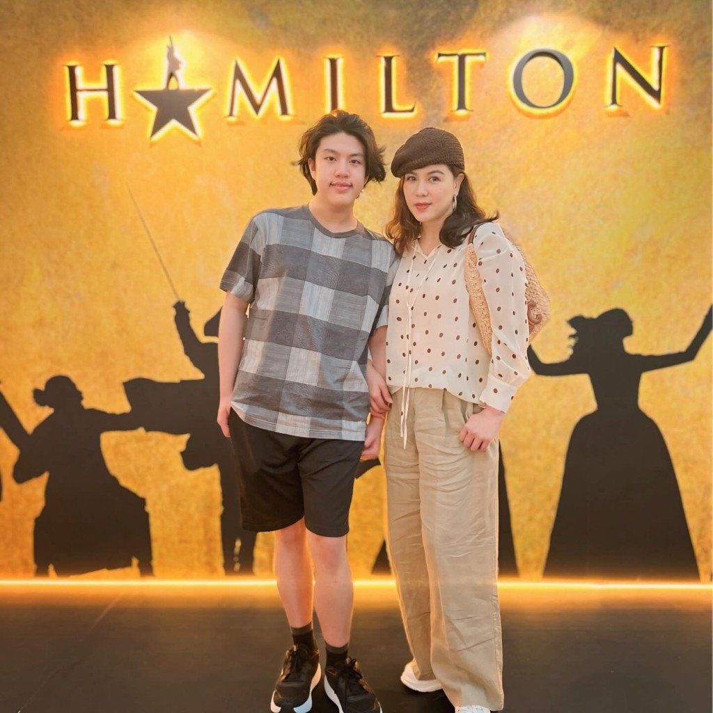 劉美娟的17歲兒子已比她高。