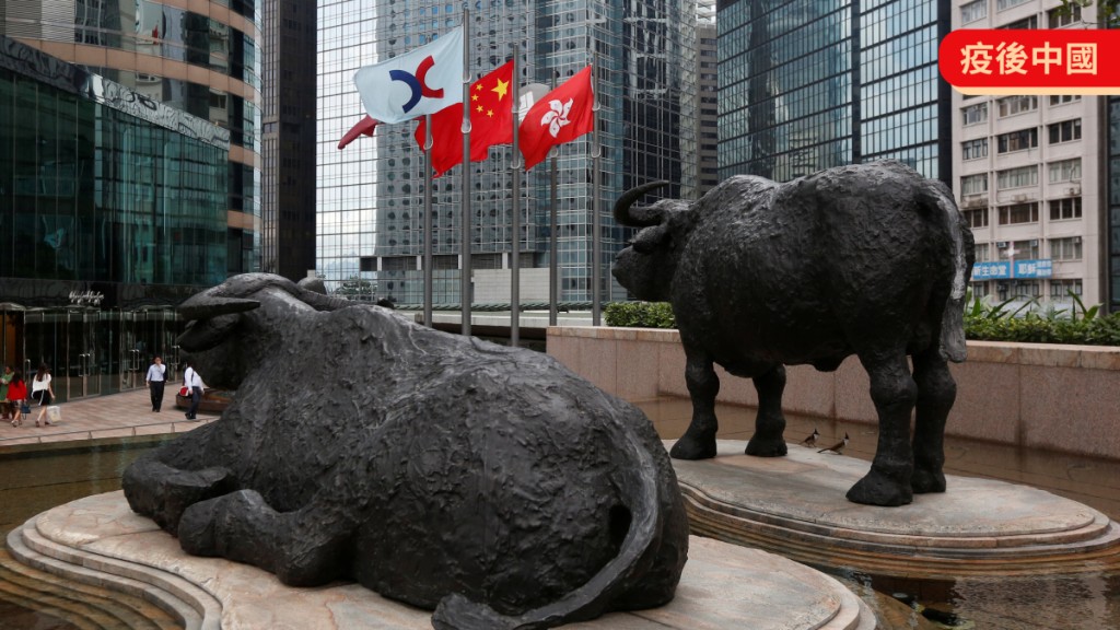 政策不明朗下，香港股市一直表現欠佳。路透社