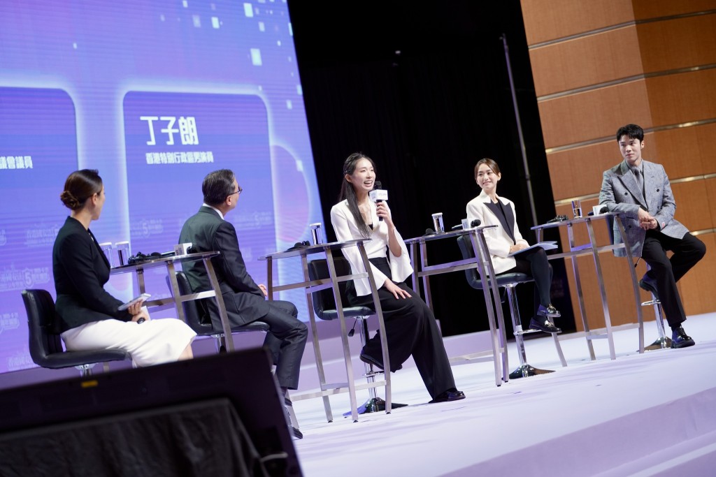 第二個環節「任重道遠 ——青年人共負使命護國安」,由林定國親自落場,與江旻憓、莊雅婷和丁子朗對談。林定國FB 第二個環節「任重道遠 ——青年人共負使命護國安」,由林定國親自落場,與江旻憓、莊雅婷和丁子朗對談。林定國FB