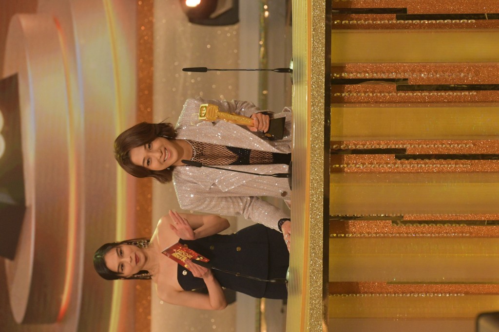 鍾嘉欣再次失落視后寶座，只獲頒「馬來西亞最喜愛TVB女主角	」。