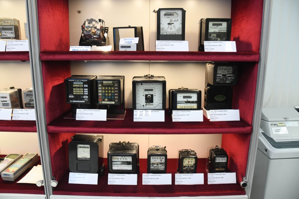 传统电表需人手抄表,已逐渐淘汰。 传统电表需人手抄表,已逐渐淘汰。