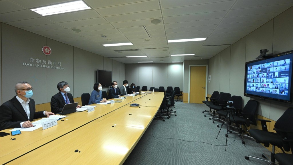 食衞局與60多名來自各醫護專業團體及人員舉行視像會議。