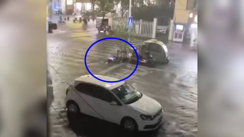 江蘇一對夫婦在街頭離奇觸電身亡。
