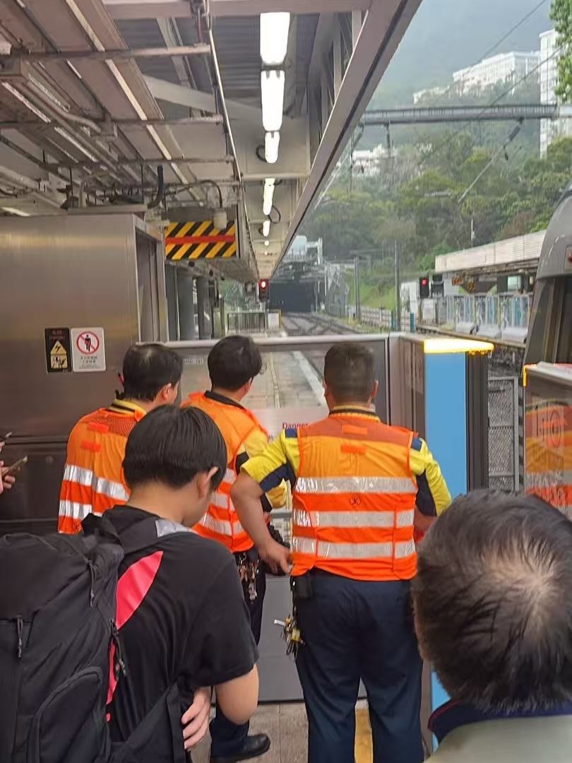 港鐵工程人員趕至處理。Threads：ru3il1