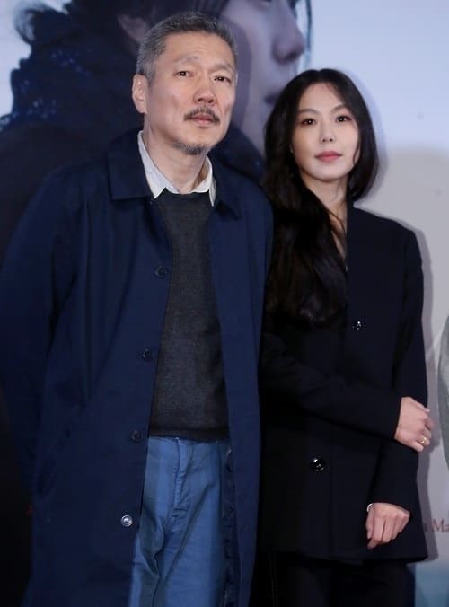 雖然洪尚秀與元配已分居多時,但尚未離婚,這名孩子將被登記為洪尚秀的非婚生子女。 雖然洪尚秀與元配已分居多時,但尚未離婚,這名孩子將被登記為洪尚秀的非婚生子女。
