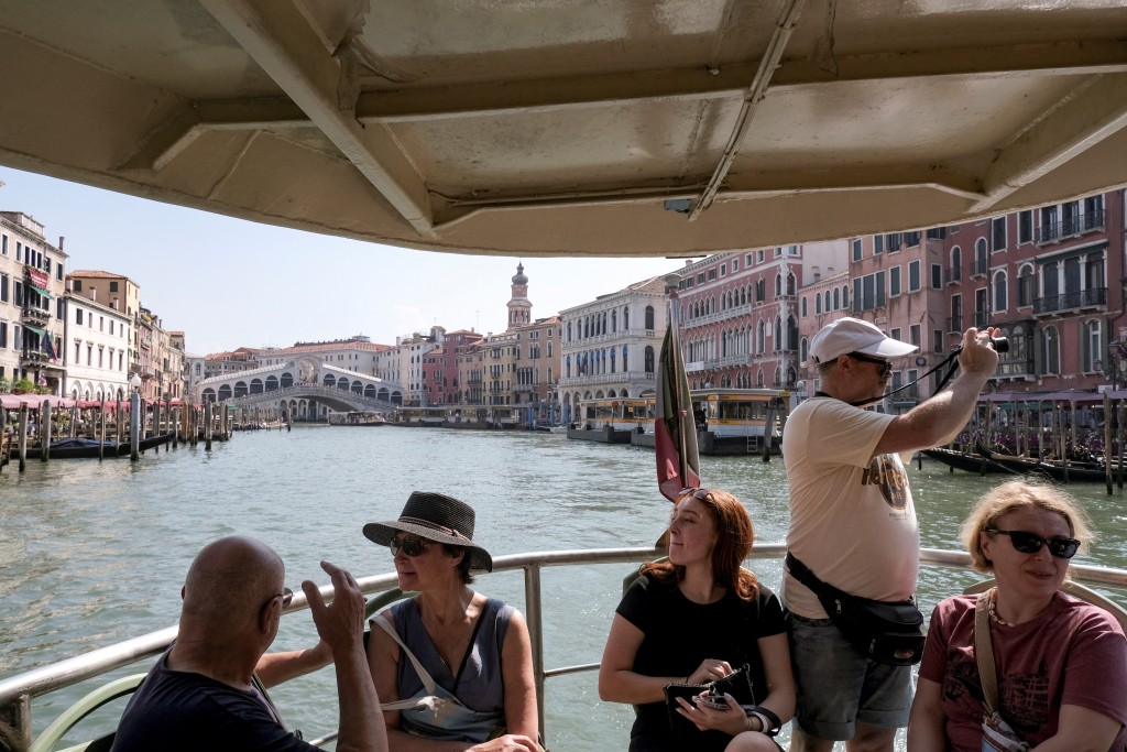 威尼斯居民不满城市被游客占据。（路透社）