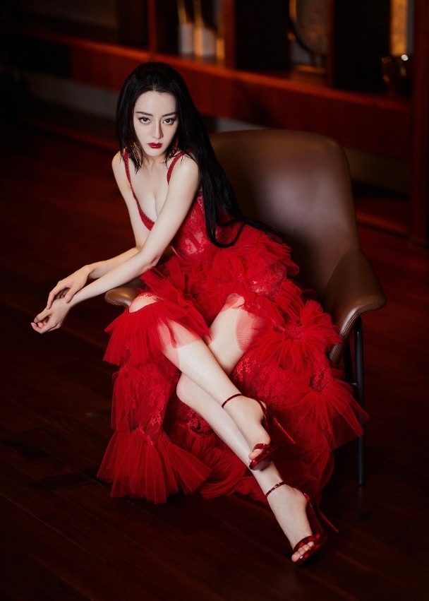 迪麗熱巴被稱為中國最美女星。