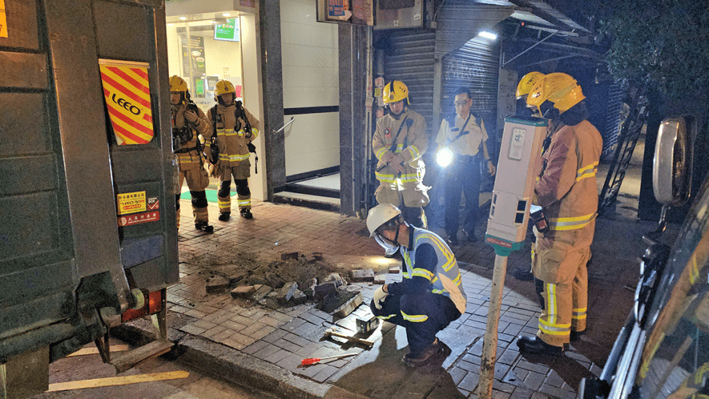 旺角行人路地底電線疑爆炸。