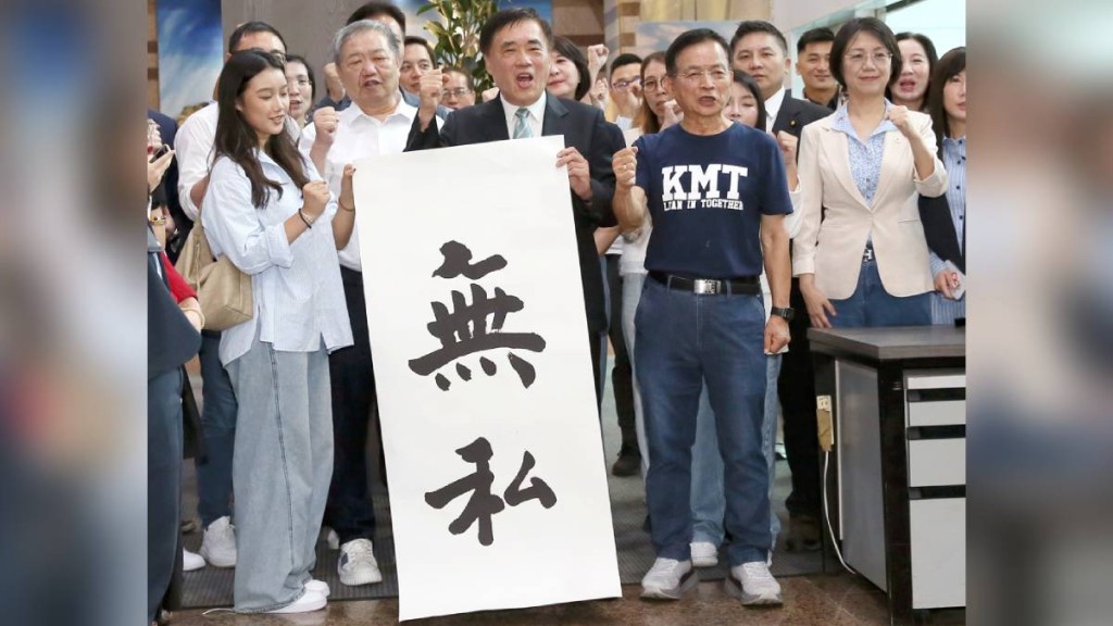 郝龍斌19日早上登記參加國民黨黨主席選舉。中時