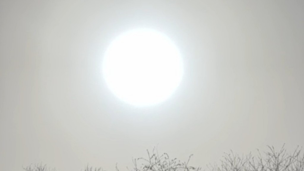 北京上空今早再现“蓝太阳”。网图