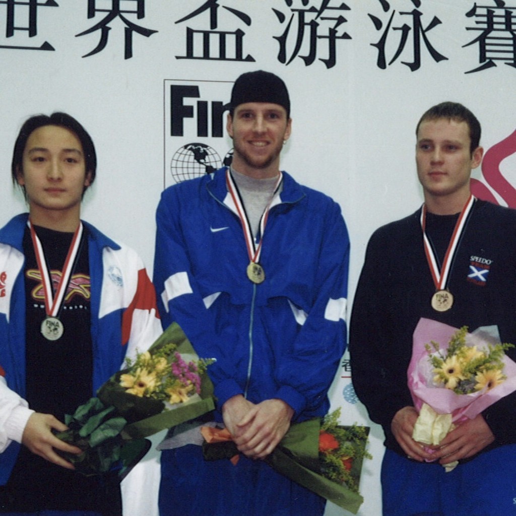 方力申曾經同時保持至少八項香港紀錄，其中兩項更保持了超過20年才被打破；2000年代表香港參加悉尼奧運，亦分別在世界盃短池游泳賽北京站及香港站獲得銀牌及銅牌。