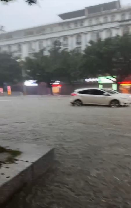 桂林日前連場暴雨令多處地區嚴重水浸。