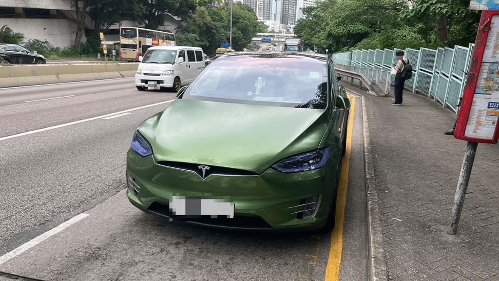 警黃大仙截可疑私家車 揭35歲男司機涉停牌駕駛等2罪被捕