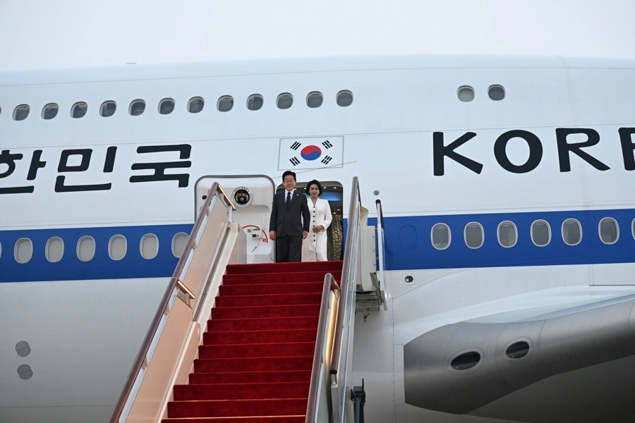 李在明乘专机抵达上海。 解放日报