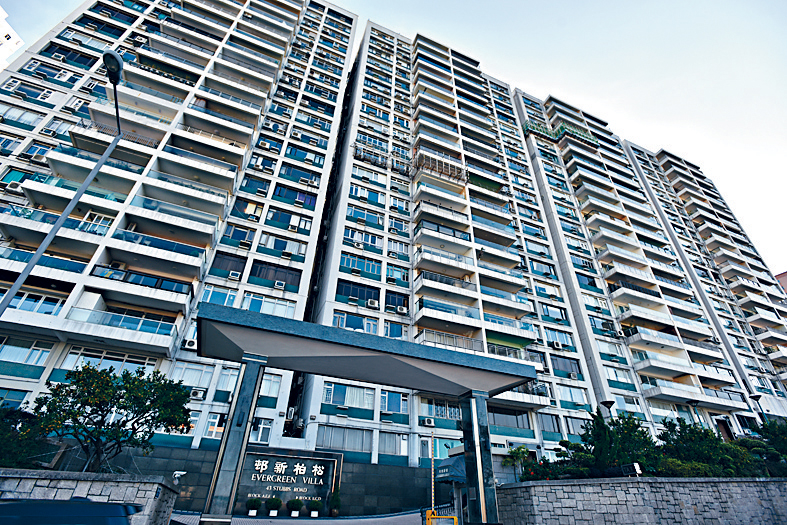 東半山松柏新邨一個4房套戶，以每月7.3萬連車位租出。