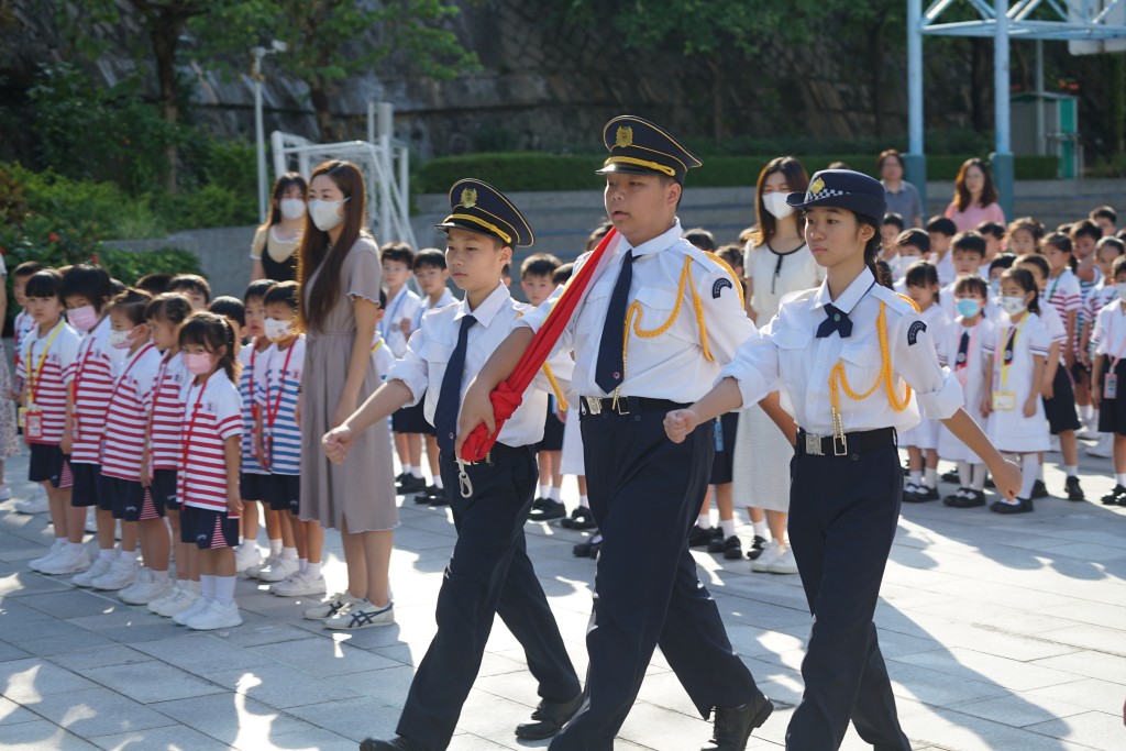 升旗隊旨在培養學生承擔精神及愛國情懷。