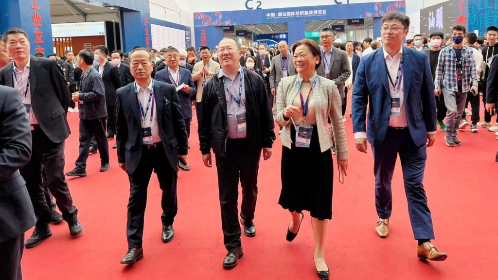 顏汶羽參加了第二屆潮汕國際紡織服裝博覽會，實地考察當地在新能源及傳統產業的最新發展。