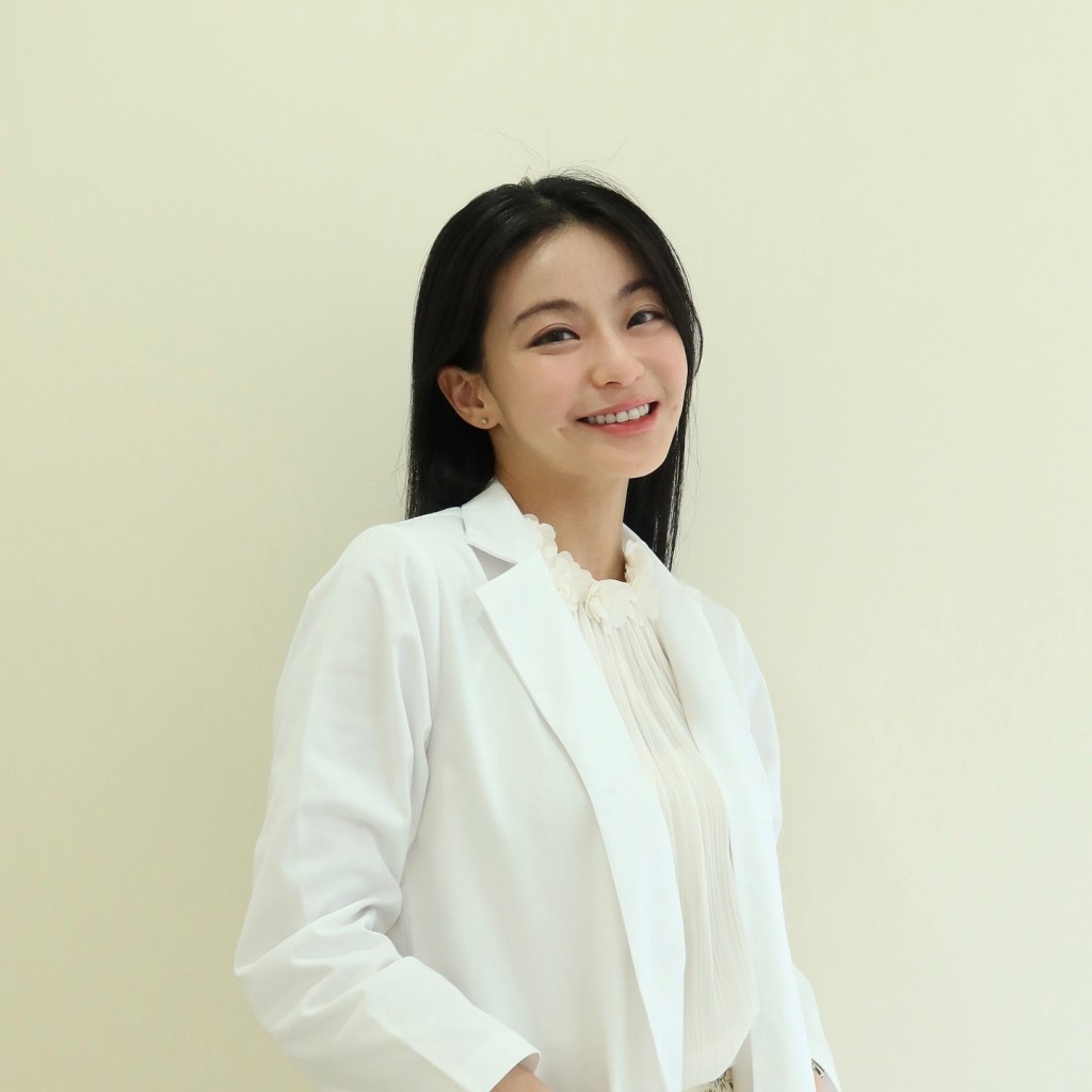 咖喱黃雅慧曾任醫美中心醫生。 咖喱黃雅慧曾任醫美中心醫生。