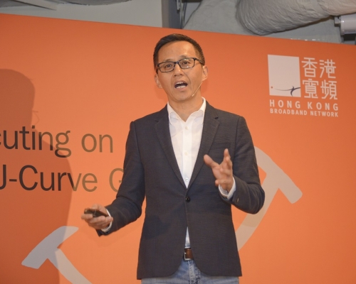 香港寬頻行政總裁楊主光去年就38萬名客戶的資料外洩道歉。資料圖片
