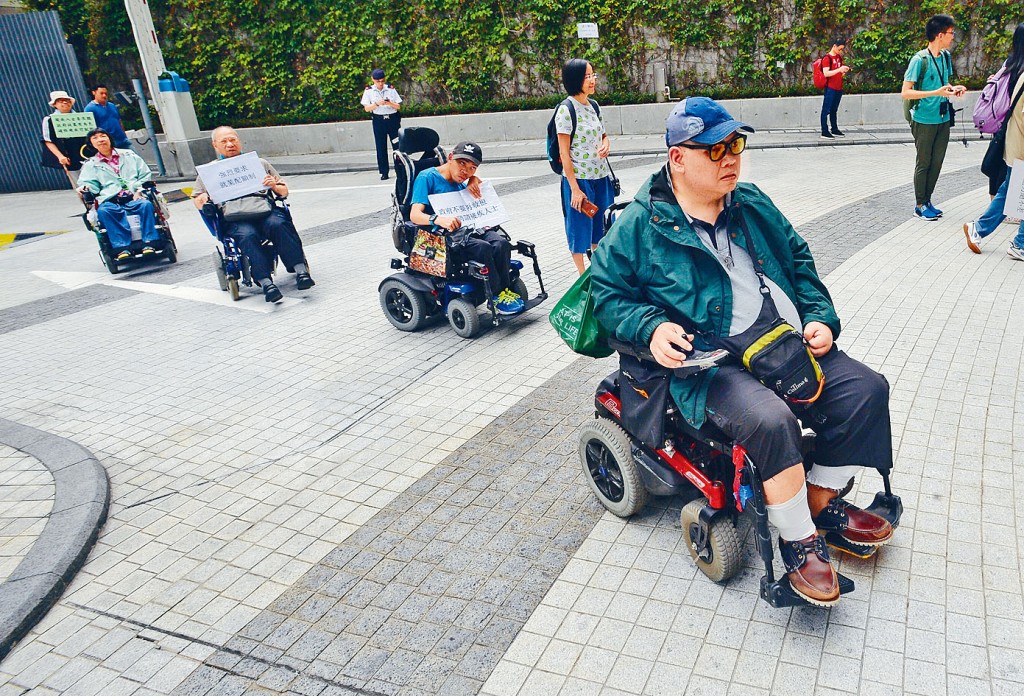 ■政府公布《殘疾人及康復計畫方案》報告，檢視殘疾人士在不同人生階段的需要。