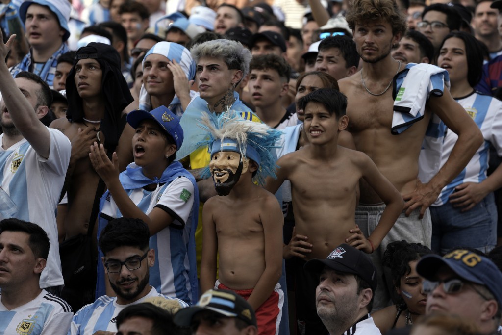 布宜諾斯艾利斯的阿根廷人支持國家隊。 AP
