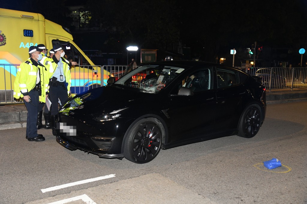 涉事車輛擋風玻璃破裂。李家傑攝