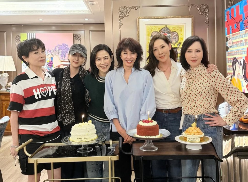 吳美珩(右二)與丘凱敏(左二)已淡出多年,罕有露面。 吳美珩(右二)與丘凱敏(左二)已淡出多年,罕有露面。