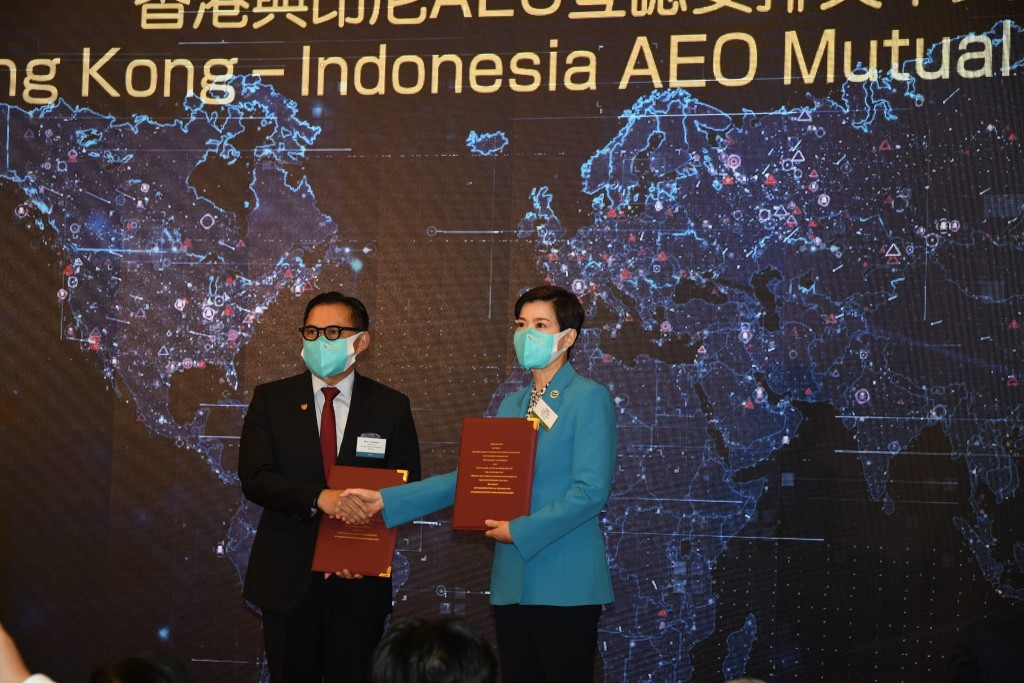 會上舉行香港與印尼AEO互認安排文本交換儀式。黃頌偉攝