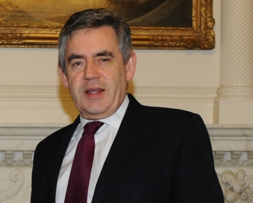 英國前首相白高敦警告,全球正在夢遊進入另一場金融危機的邊緣。