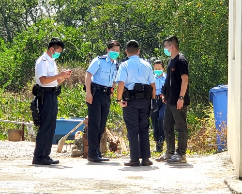 警方在場調查事件