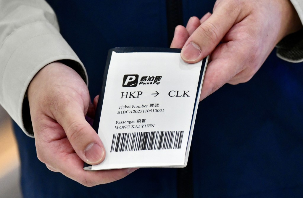 港珠澳大橋香港口岸自動化停車場的「易泊飛」服務。 港珠澳大橋香港口岸自動化停車場的「易泊飛」服務。