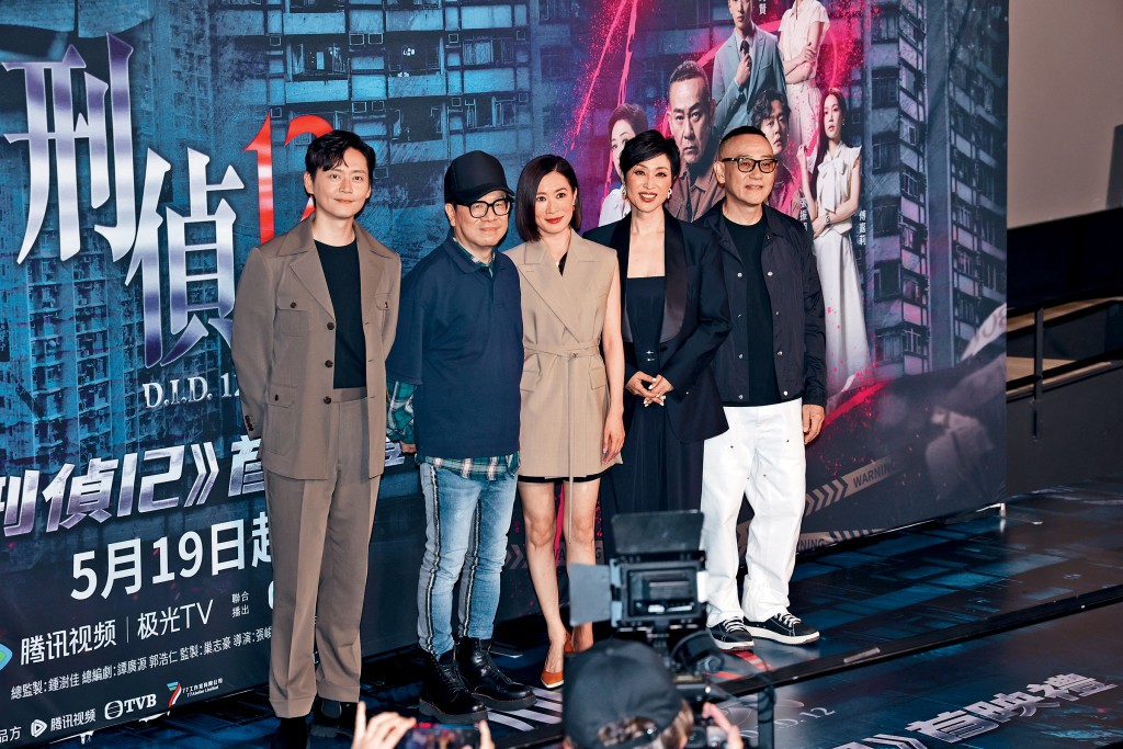 正拍攝《新聞女王2》的佘詩曼(中),忙裏偷閒現身撐《刑偵12》。