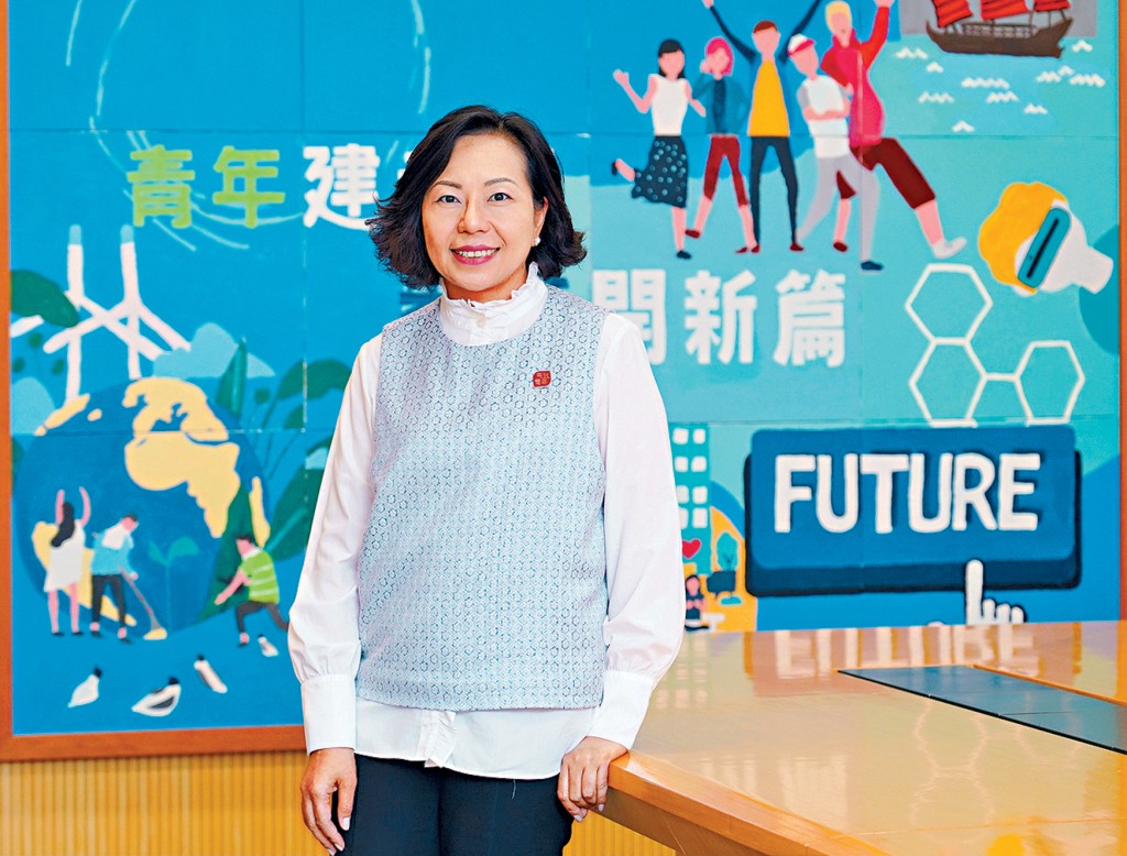 麥美娟強調,區議員要把服務市民放在首位。